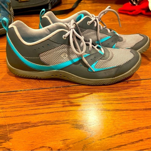Sperry sneaker tennis shoe
Size 9.5 M
Teal and grey
 Good‎ condition - Picture 1 of 7